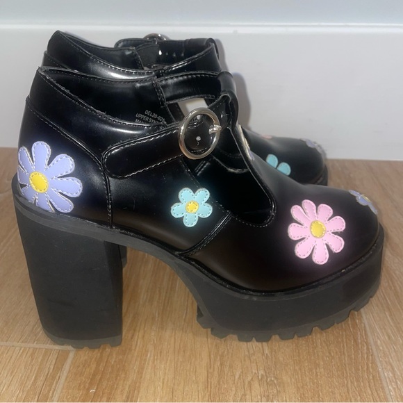 DELIA*S FLOWER POWER PLATFORM MARY JANES - Picture 13 of 16